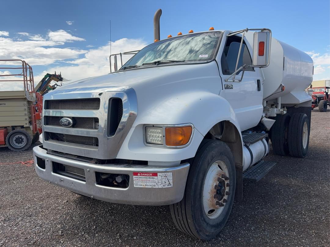 Image of Ford F-750 Primary image