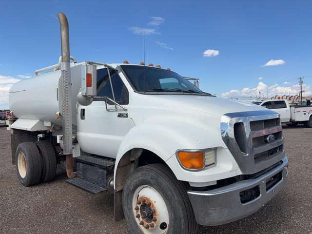 Image of Ford F-750 equipment image 3