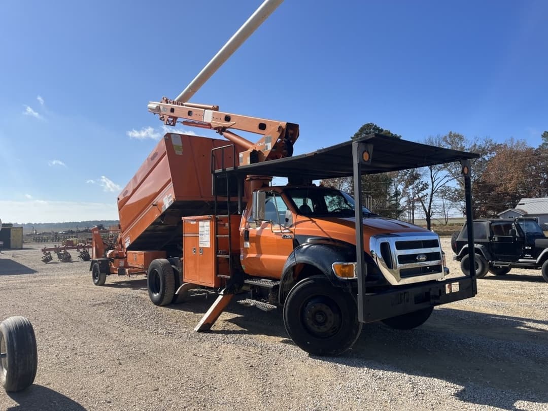 Image of Ford F-750 Primary image