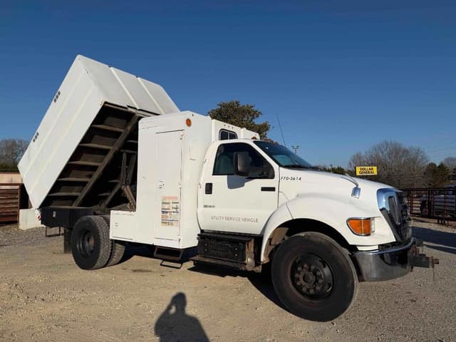 Image of Ford F-750 equipment image 1