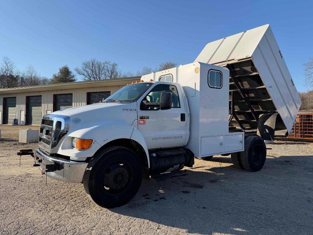 Image of Ford F-750 Primary image