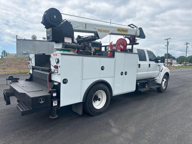 Image of Ford F-750 equipment image 4