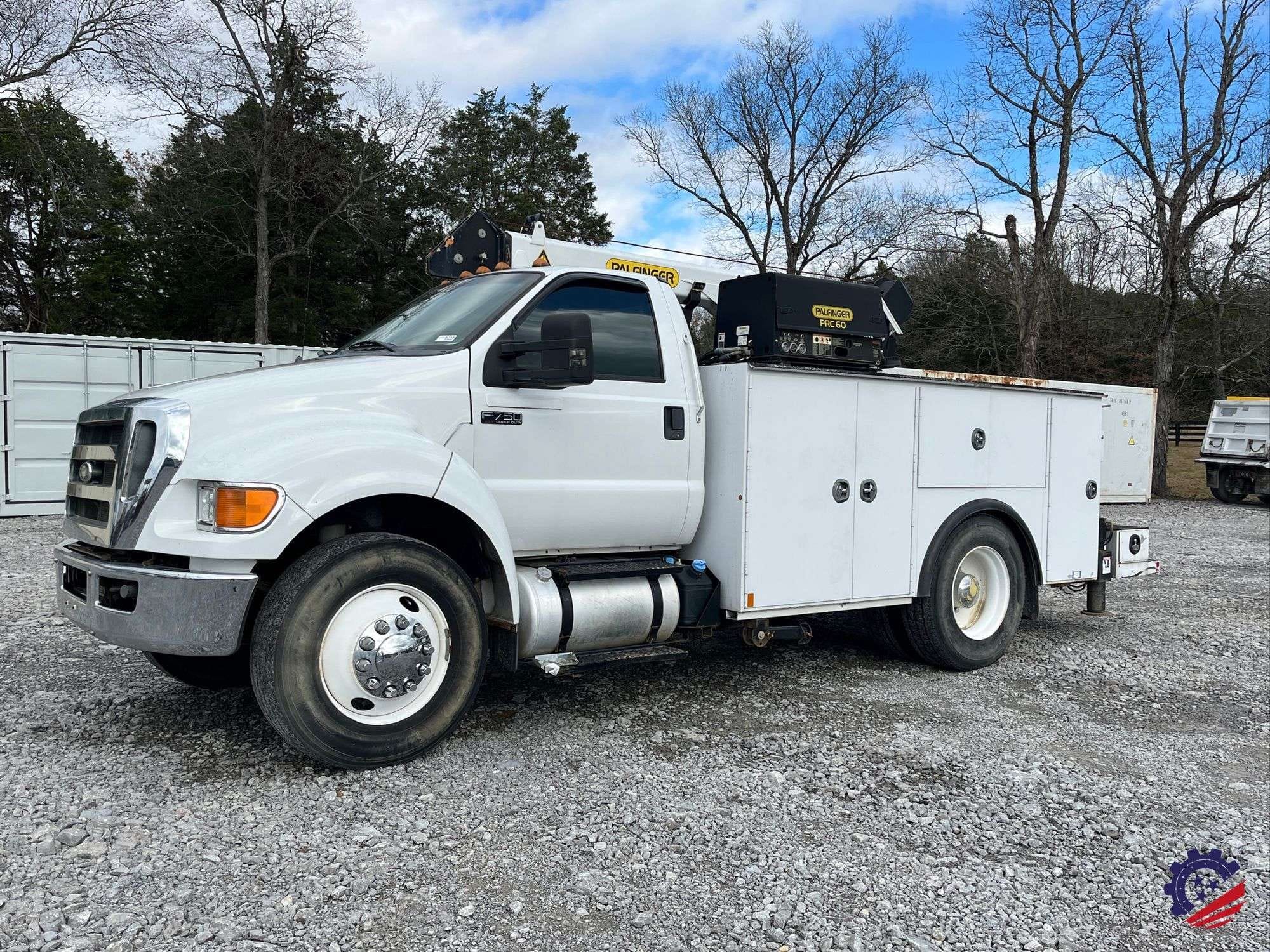 2013 Ford F-750 Equipment Image0