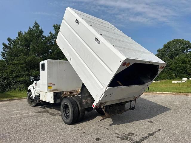 Image of Ford F-750 equipment image 4