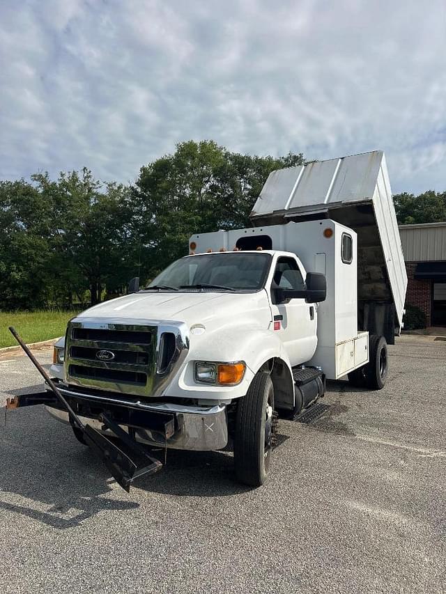 Image of Ford F-750 equipment image 1