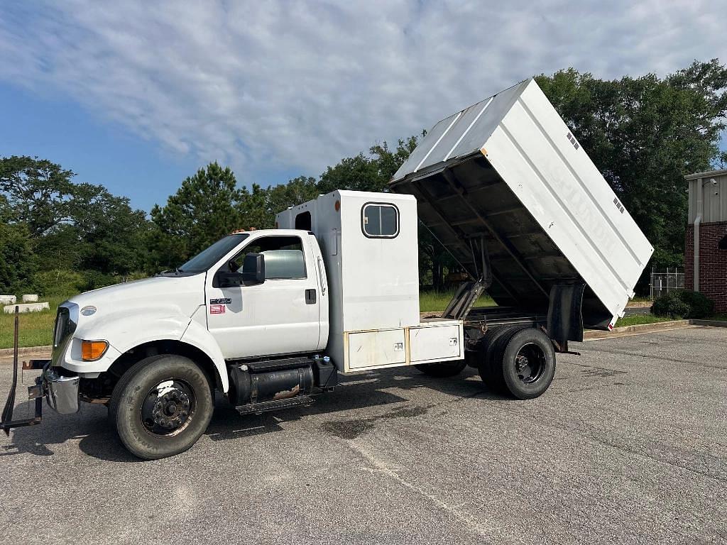 Image of Ford F-750 Primary image