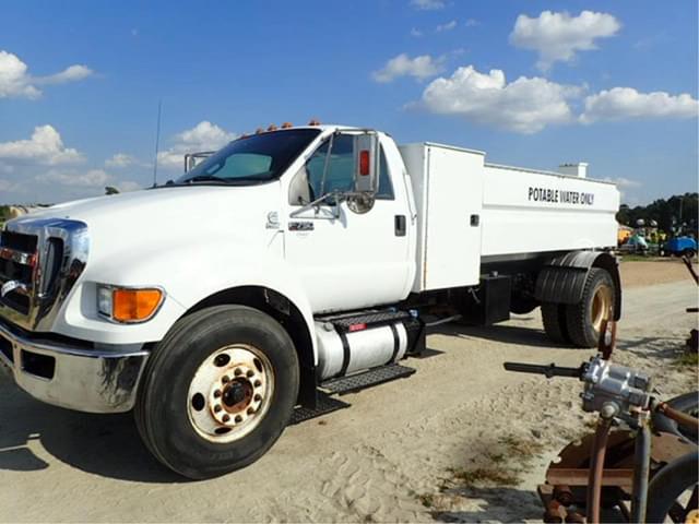 Image of Ford F-750 equipment image 2