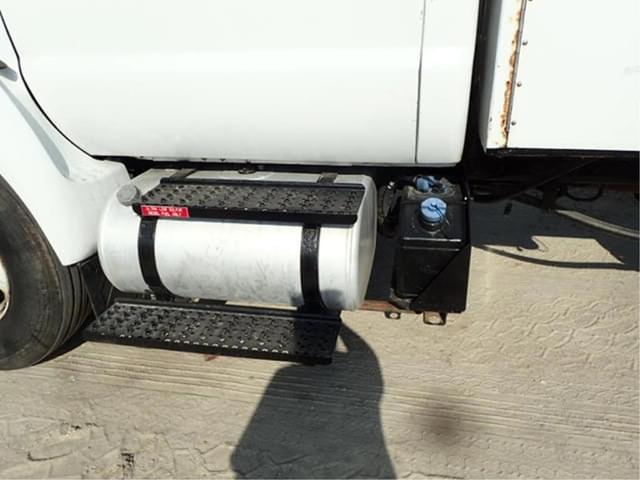 Image of Ford F-750 equipment image 3