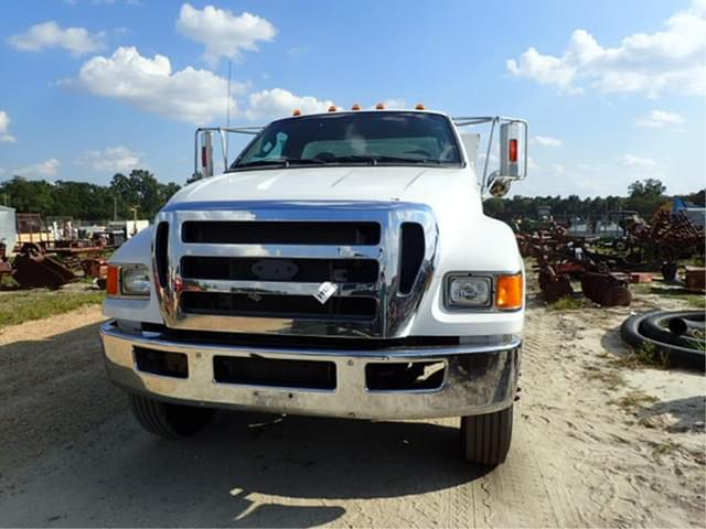 Image of Ford F-750 equipment image 1