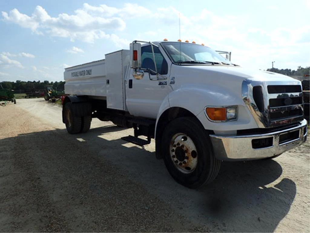 Image of Ford F-750 Primary image
