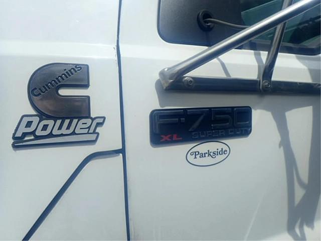 Image of Ford F-750 equipment image 4