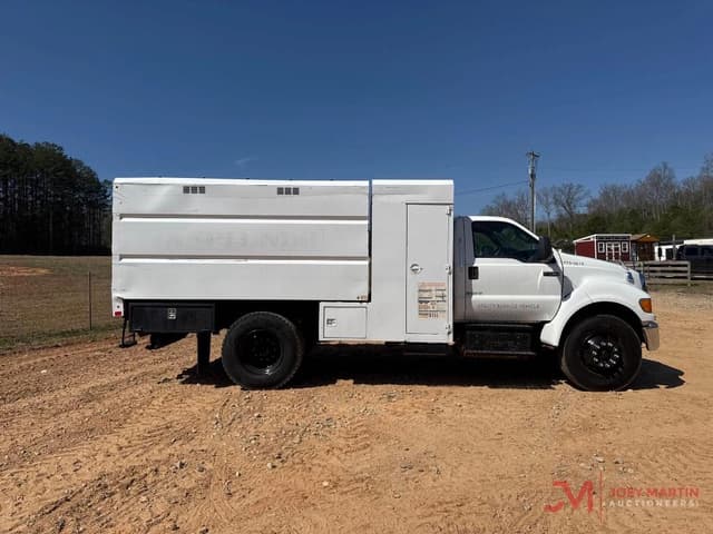 Image of Ford F-750 equipment image 2