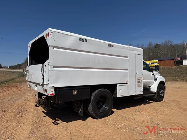 Image of Ford F-750 equipment image 3