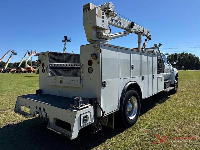 Image of Ford F-750 equipment image 2