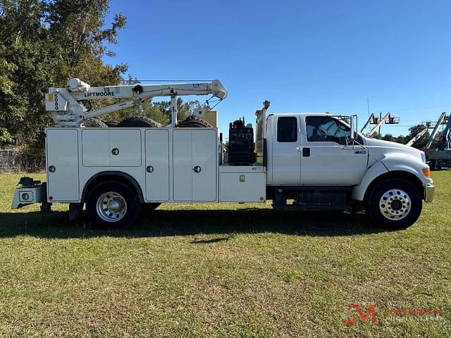 Image of Ford F-750 equipment image 1