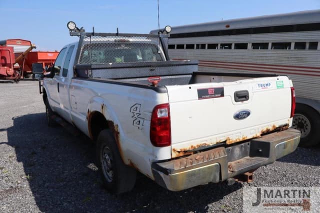 Image of Ford F-250 equipment image 3