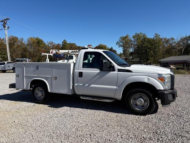 Image of Ford F-250 equipment image 2