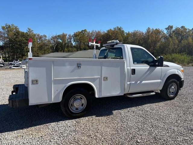 Image of Ford F-250 equipment image 3