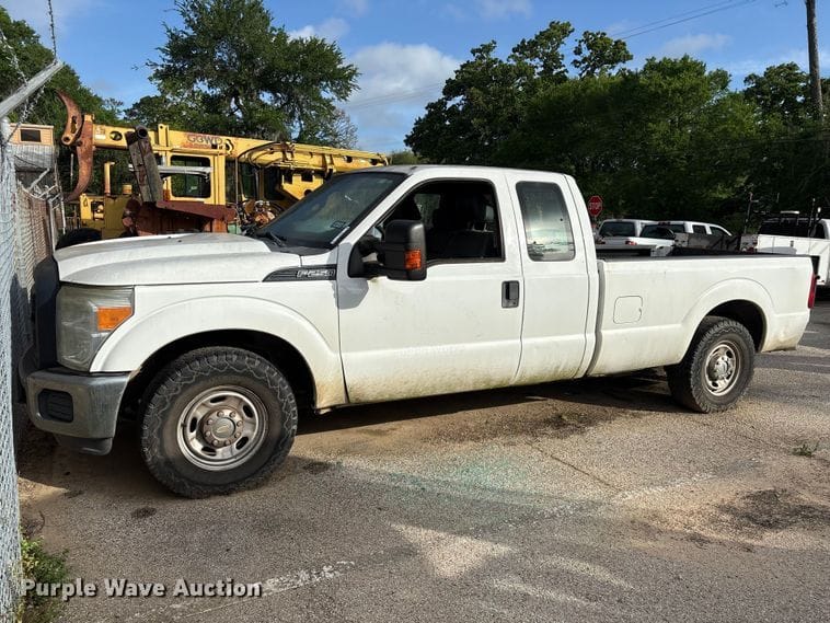 2013 Ford F-250 Equipment Image0