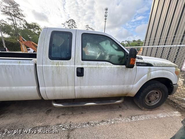 Image of Ford F-250 equipment image 2