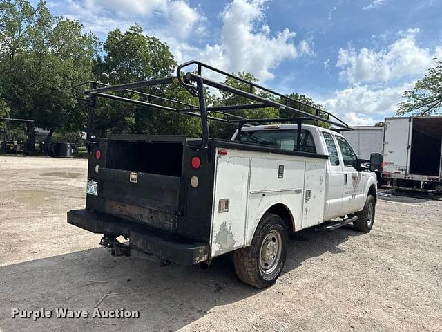 Image of Ford F-250 equipment image 4