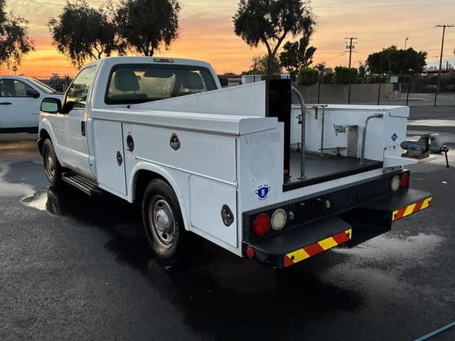 Image of Ford F-250 equipment image 3