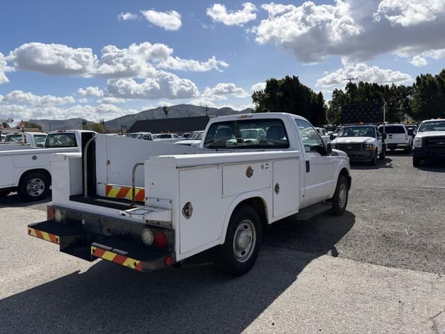 Image of Ford F-250 equipment image 2