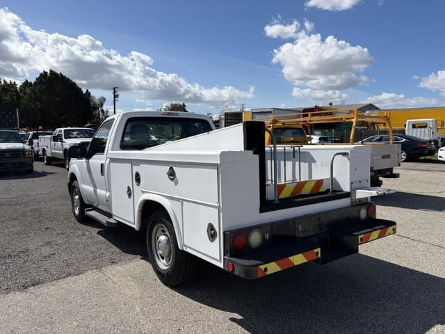 Image of Ford F-250 equipment image 3