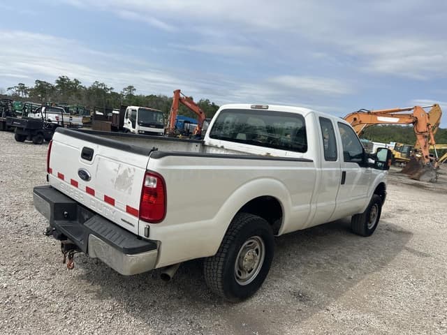 Image of Ford F-250 equipment image 2