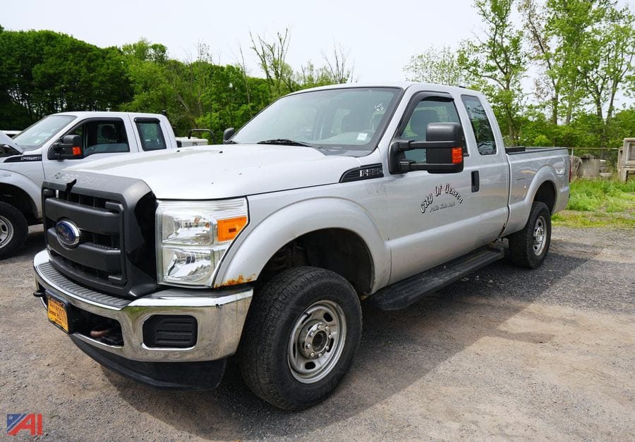 2013 Ford F-250 Equipment Image0