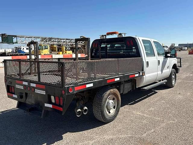 Image of Ford F-350 equipment image 2