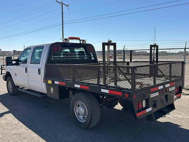 Image of Ford F-350 equipment image 3