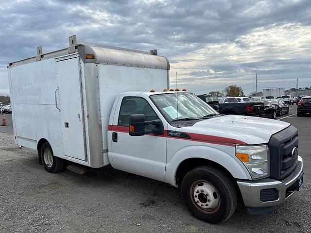 Image of Ford F-350 equipment image 3