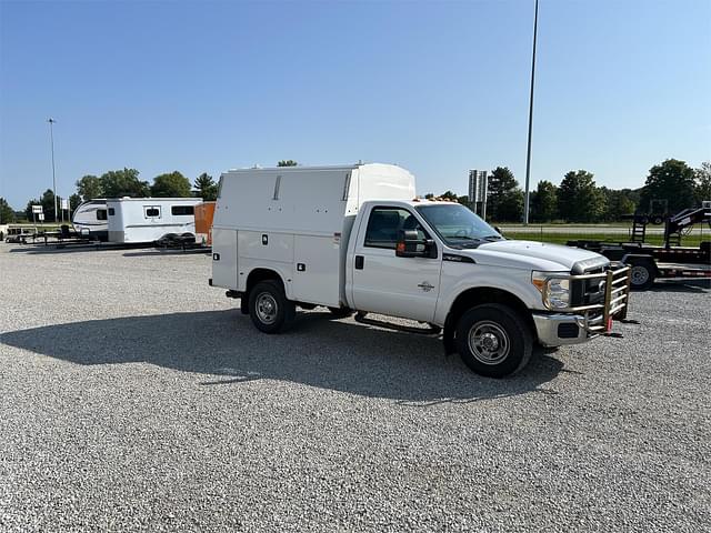 Image of Ford F-350 equipment image 2