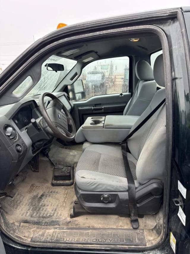 Image of Ford F-350 equipment image 4