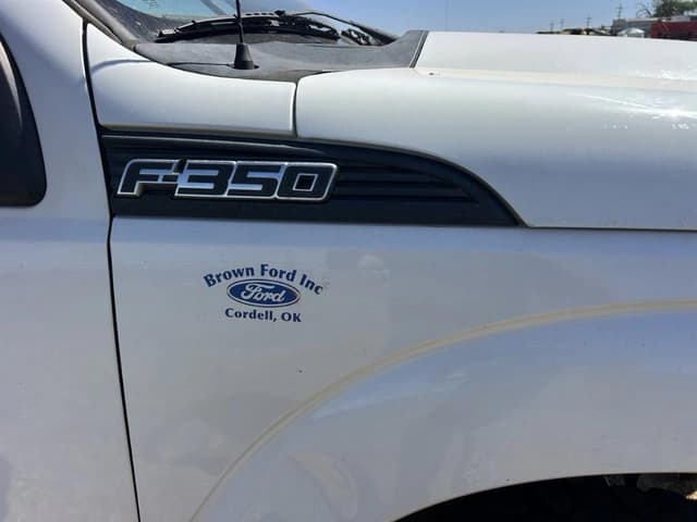 Image of Ford F-350 equipment image 3