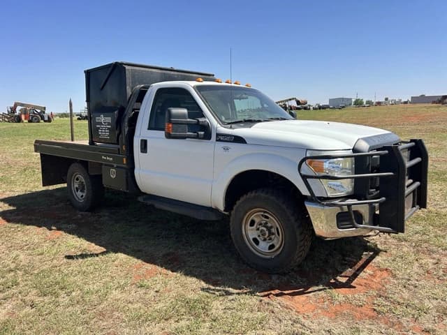 Image of Ford F-350 equipment image 2