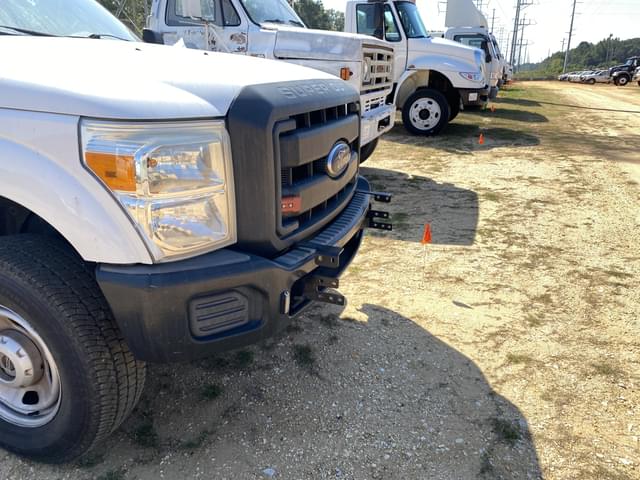 Image of Ford F-350 equipment image 4