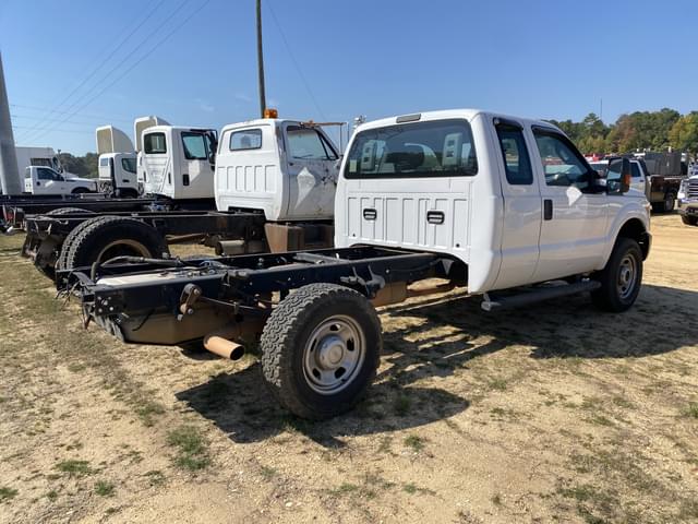 Image of Ford F-350 equipment image 2