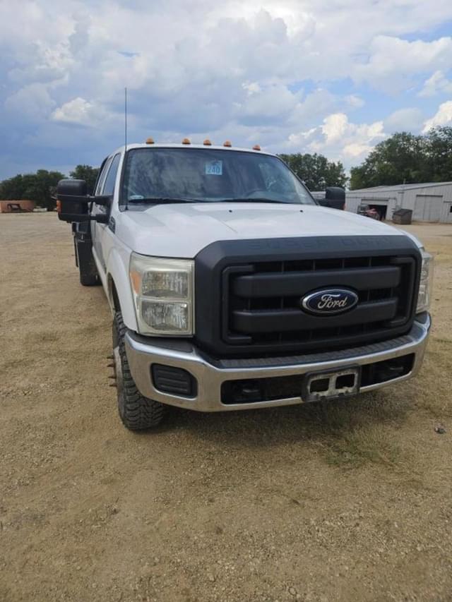 Image of Ford F-350 equipment image 2