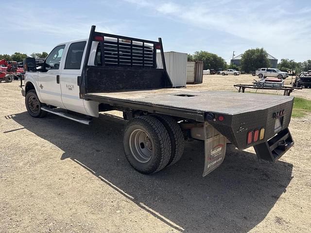 Image of Ford F-350 equipment image 2
