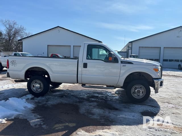 Image of Ford F-350 equipment image 3