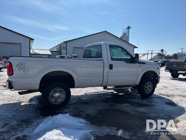 Image of Ford F-350 equipment image 4