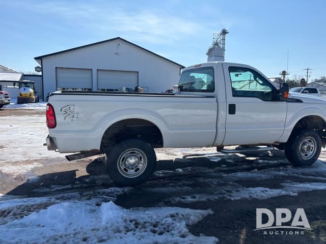 Image of Ford F-350 equipment image 4