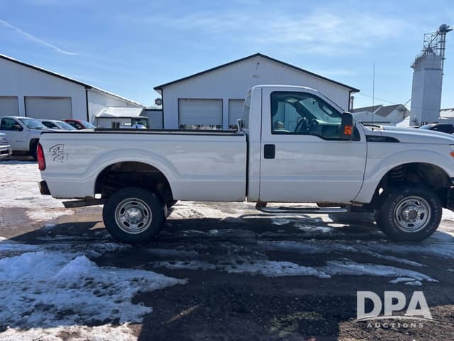Image of Ford F-350 equipment image 3