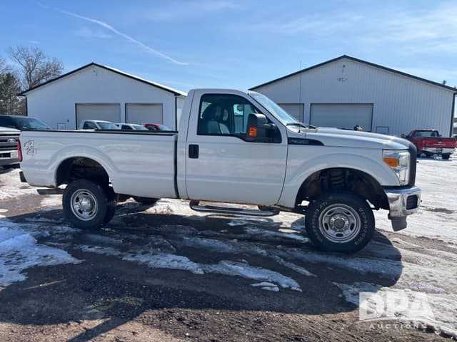 Image of Ford F-350 equipment image 2