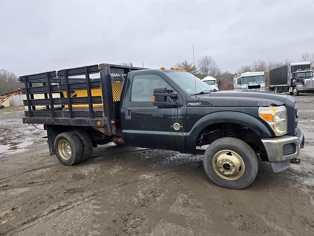 Image of Ford F-350 equipment image 3