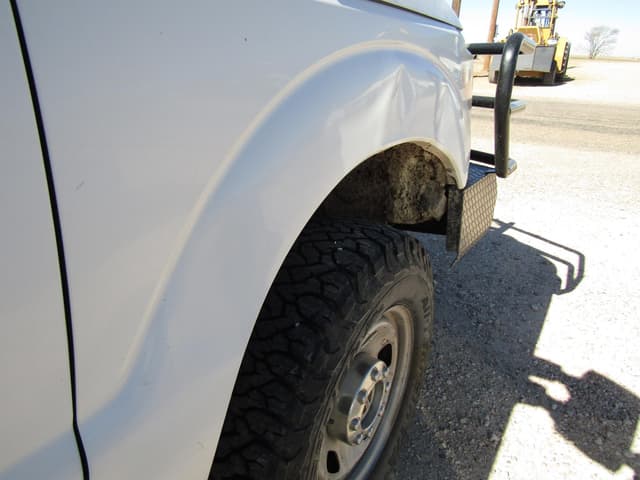 Image of Ford F-350 equipment image 4