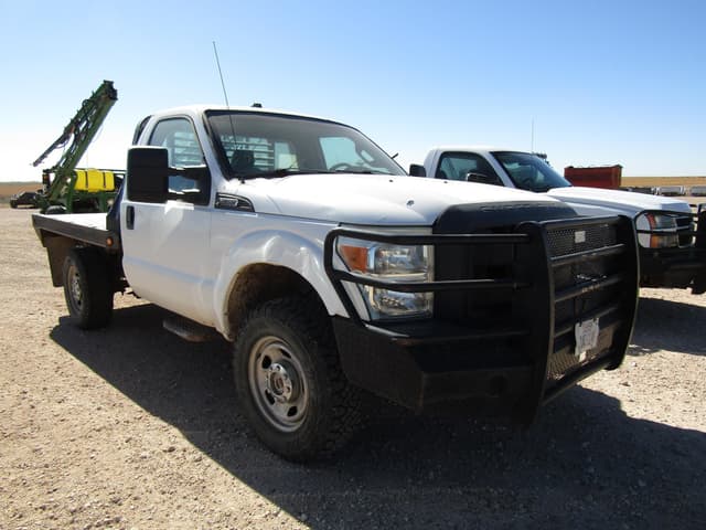 Image of Ford F-350 equipment image 2