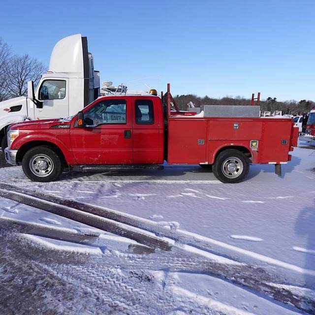 Image of Ford F-350 equipment image 1